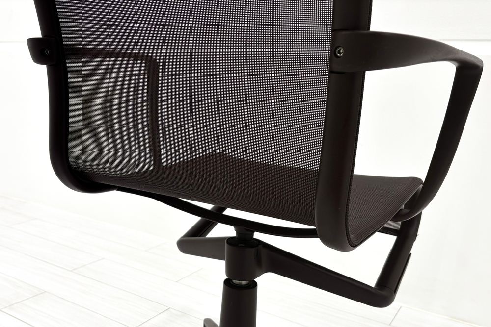 カッシーナ アリアス ローリングフレーム 中古 メッシュ 肘付 Cassina Alias ROLLINGFRAME ミーティングチェア 中古オフィス家具 ブラウンの画像