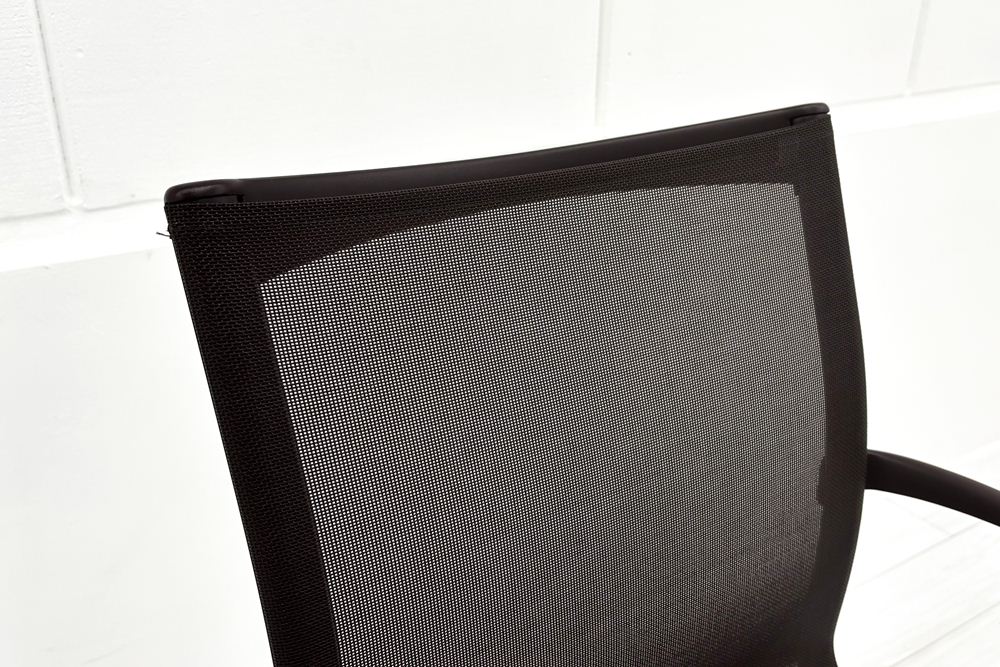 カッシーナ アリアス ローリングフレーム 中古 メッシュ 肘付 Cassina Alias ROLLINGFRAME ミーティングチェア 中古オフィス家具 ブラウンの画像