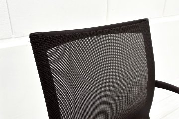 カッシーナ アリアス ローリングフレーム 中古 メッシュ 肘付 Cassina Alias ROLLINGFRAME ミーティングチェア 中古オフィス家具 ブラウンの画像