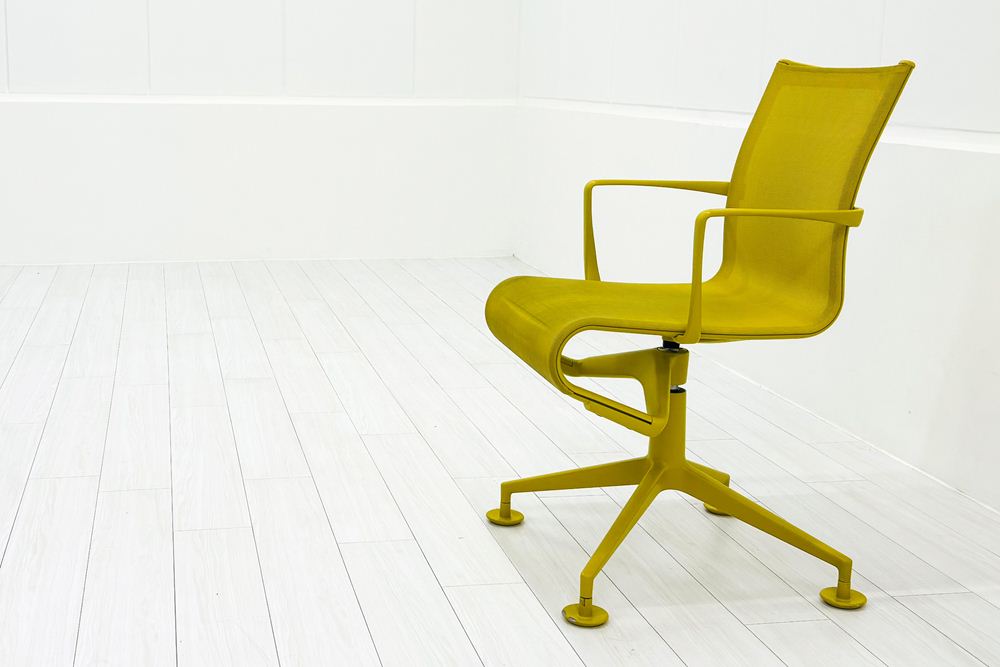 カッシーナ アリアス ローリングフレーム 中古 メッシュ 肘付 Cassina Alias ROLLINGFRAME ミーティングチェア 中古オフィス家具 イエローの画像