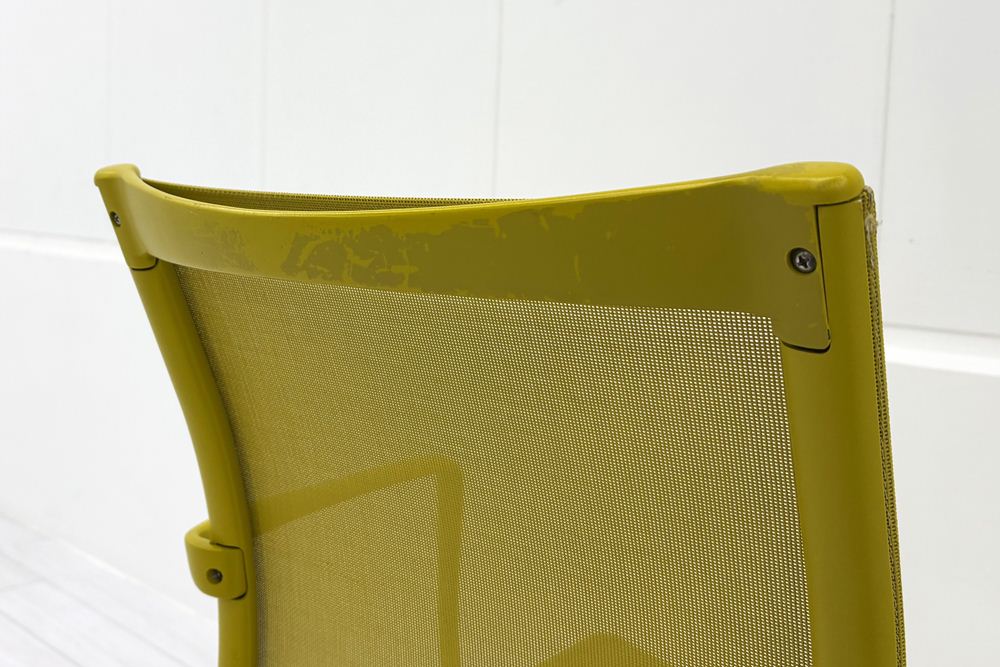 カッシーナ アリアス ローリングフレーム 中古 メッシュ 肘付 Cassina Alias ROLLINGFRAME ミーティングチェア 中古オフィス家具 イエローの画像