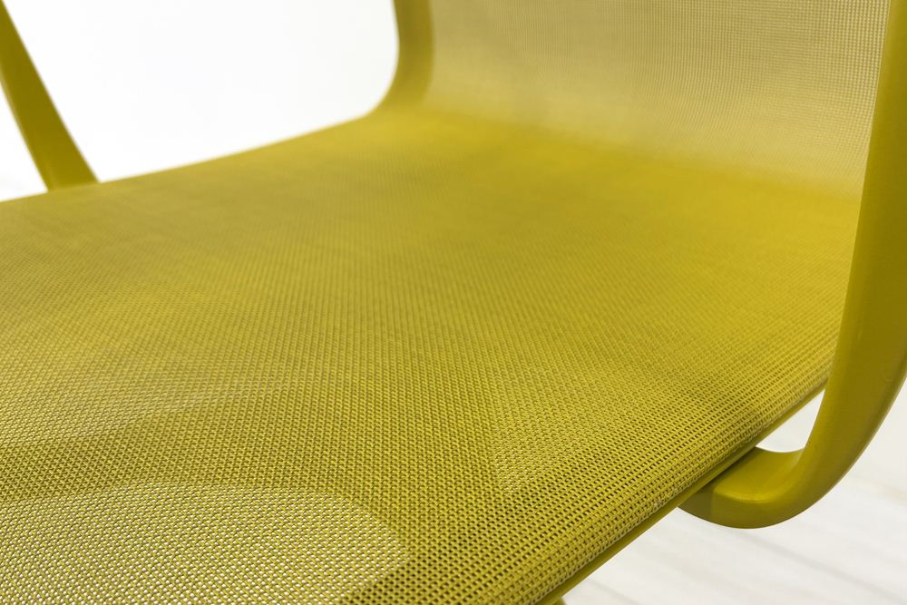 カッシーナ アリアス ローリングフレーム 中古 メッシュ 肘付 Cassina Alias ROLLINGFRAME ミーティングチェア 中古オフィス家具 イエローの画像