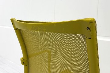 カッシーナ アリアス ローリングフレーム 中古 メッシュ 肘付 Cassina Alias ROLLINGFRAME ミーティングチェア 中古オフィス家具 イエローの画像