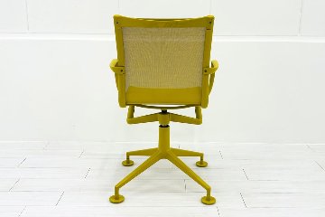 カッシーナ アリアス ローリングフレーム 中古 メッシュ 肘付 Cassina Alias ROLLINGFRAME ミーティングチェア 中古オフィス家具 イエローの画像