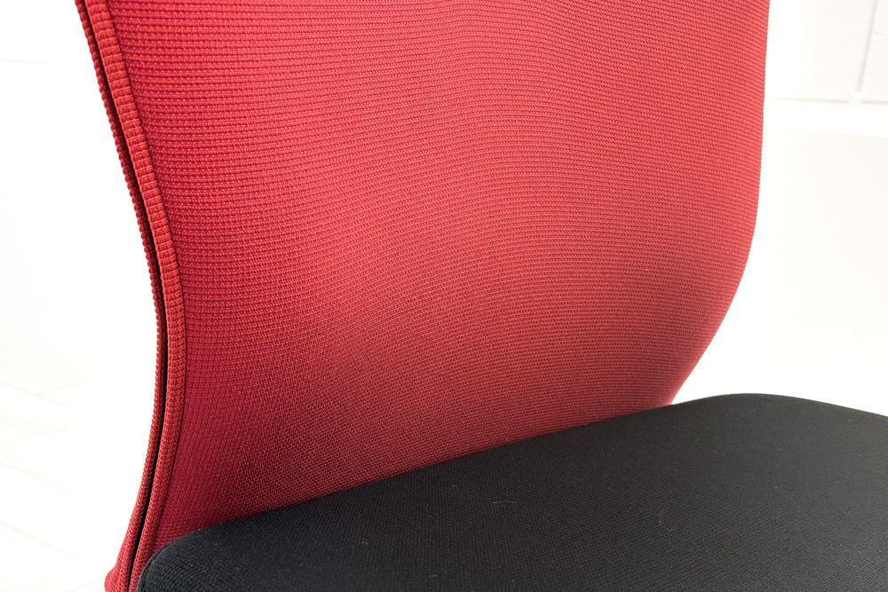フィーゴチェア オカムラ 2016年製 フィーゴ 中古 オフィスチェア レッド ミドルバック  中古オフィス家具の画像