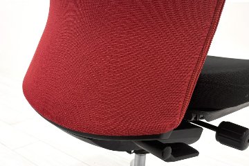 フィーゴチェア オカムラ 2016年製 フィーゴ 中古 オフィスチェア レッド ミドルバック  中古オフィス家具の画像