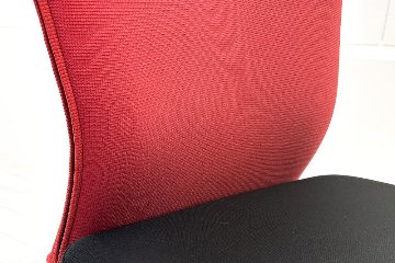 フィーゴチェア オカムラ 2016年製 フィーゴ 中古 オフィスチェア レッド ミドルバック  中古オフィス家具の画像
