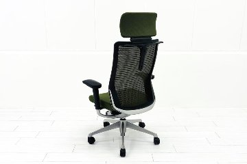 オカムラ コーラルチェア 中古 コーラル エクストラハイバック メッシュ 可動肘 ヘッドレスト付 中古オフィス家具 ダークグリーンの画像