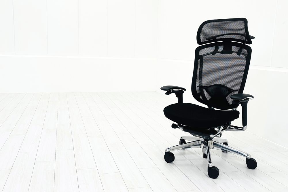 【ポリッシュ脚ピカピカ磨き有！】オカムラ コンテッサセコンダ 大型ヘッドレスト付 Contessa seconda 2018年製 中古 中古オフィス家具 ブラックの画像