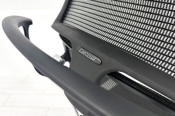 【ポリッシュ脚ピカピカ磨き有！】オカムラ コンテッサセコンダ 大型ヘッドレスト付 Contessa seconda 2018年製 中古 中古オフィス家具 ブラックの画像