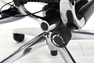 【ポリッシュ脚ピカピカ磨き有！】オカムラ コンテッサセコンダ 大型ヘッドレスト付 Contessa seconda 2018年製 中古 中古オフィス家具 ブラックの画像