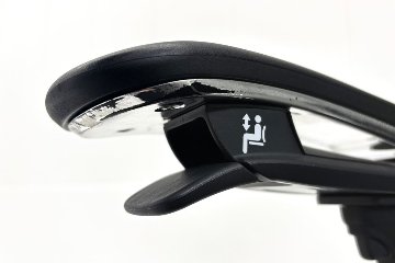 【ポリッシュ脚ピカピカ磨き有！】オカムラ コンテッサセコンダ 大型ヘッドレスト付 Contessa seconda 2018年製 中古 中古オフィス家具 ブラックの画像