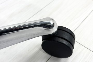 【ポリッシュ脚ピカピカ磨き有！】オカムラ コンテッサセコンダ 大型ヘッドレスト付 Contessa seconda 2018年製 中古 中古オフィス家具 ブラックの画像