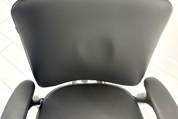 【ポリッシュ脚ピカピカ磨き有！】オカムラ コンテッサ 中古 大型ヘッドレスト付 OKAMURA Contessa 中古オフィス家具 ブラック 革 レザーの画像