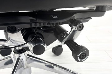 【ポリッシュ脚ピカピカ磨き有！】オカムラ コンテッサ 中古 大型ヘッドレスト付 OKAMURA Contessa 中古オフィス家具 ブラック 革 レザーの画像