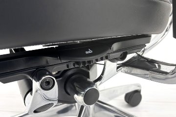 【ポリッシュ脚ピカピカ磨き有！】オカムラ コンテッサ 中古 大型ヘッドレスト付 OKAMURA Contessa 中古オフィス家具 ブラック 革 レザーの画像