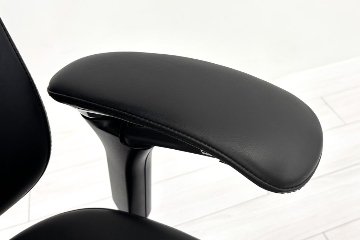 【ポリッシュ脚ピカピカ磨き有！】オカムラ コンテッサ 中古 大型ヘッドレスト付 OKAMURA Contessa 中古オフィス家具 ブラック 革 レザーの画像