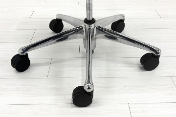 【ポリッシュ脚ピカピカ磨き有！】オカムラ コンテッサ 中古 大型ヘッドレスト付 OKAMURA Contessa 中古オフィス家具 ブラック 革 レザーの画像