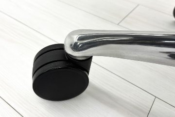 【ポリッシュ脚ピカピカ磨き有！】オカムラ コンテッサ 中古 大型ヘッドレスト付 OKAMURA Contessa 中古オフィス家具 ブラック 革 レザーの画像