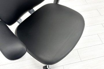 【ポリッシュ脚ピカピカ磨き有！】オカムラ コンテッサ 中古 大型ヘッドレスト付 OKAMURA Contessa 中古オフィス家具 ブラック 革 レザーの画像