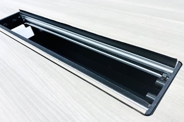 【ポリッシュ脚ピカピカ磨き有！】 PRECEDE オカムラ プリシード 中古 大型会議テーブル ミーティングテーブル 中古オフィス家具 3200/1200/720の画像