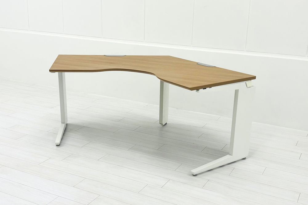 オカムラ ブーメランデスク 120° 1100mm 中古 事務机 中古オフィス家具 ミディアムブラウン系色の画像