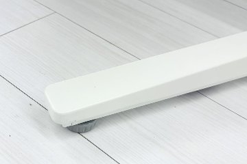 オカムラ ブーメランデスク 120° 1100mm 中古 事務机 中古オフィス家具 ミディアムブラウン系色の画像