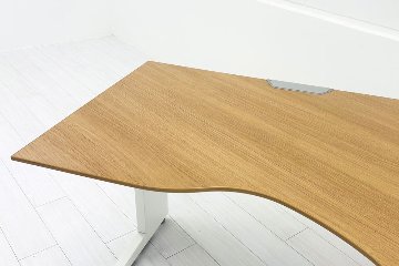 オカムラ ブーメランデスク 120° 1100mm 中古 事務机 中古オフィス家具 ミディアムブラウン系色の画像