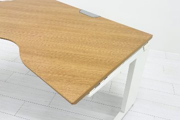 オカムラ ブーメランデスク 120° 1100mm 中古 事務机 中古オフィス家具 ミディアムブラウン系色の画像