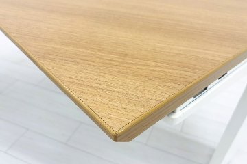 オカムラ ブーメランデスク 120° 1100mm 中古 事務机 中古オフィス家具 ミディアムブラウン系色の画像
