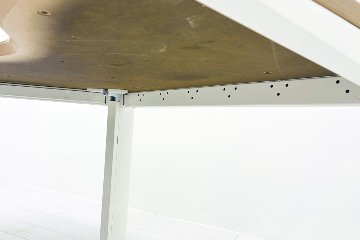オカムラ ブーメランデスク 120° 1100mm 中古 事務机 中古オフィス家具 ミディアムブラウン系色の画像