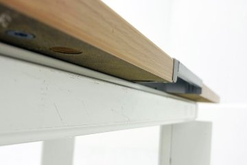 オカムラ ブーメランデスク 120° 1100mm 中古 事務机 中古オフィス家具 ミディアムブラウン系色の画像