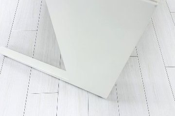 オカムラ ブーメランデスク 120° 1100mm 中古 事務机 中古オフィス家具 ミディアムブラウン系色の画像