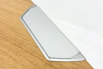 オカムラ ブーメランデスク 120° 1100mm 中古 事務机 中古オフィス家具 ミディアムブラウン系色の画像