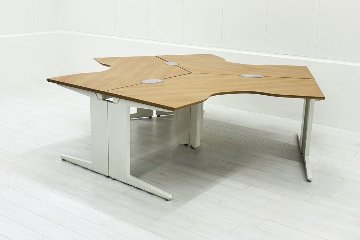 【3台セット】オカムラ ブーメランデスク 120° 1100mm 中古 事務机 中古オフィス家具 ミディアムブラウン系色の画像