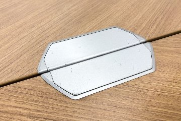 【3台セット】オカムラ ブーメランデスク 120° 1100mm 中古 事務机 中古オフィス家具 ミディアムブラウン系色の画像