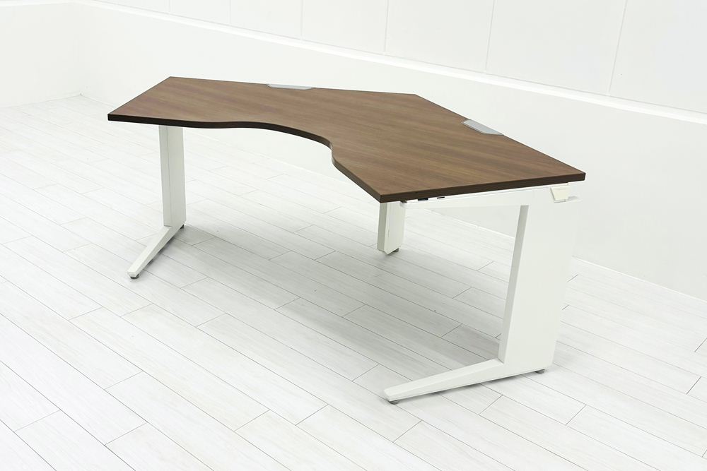 オカムラ ブーメランデスク 120° 1100mm 中古 事務机 中古オフィス家具 ダークブラウン系色の画像