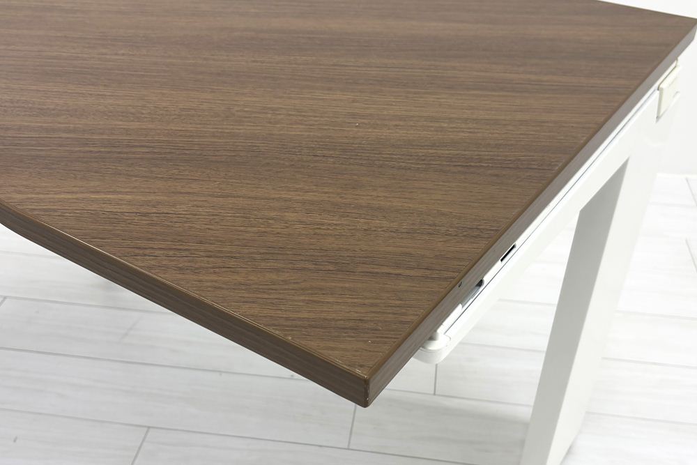 オカムラ ブーメランデスク 120° 1100mm 中古 事務机 中古オフィス家具 ダークブラウン系色の画像