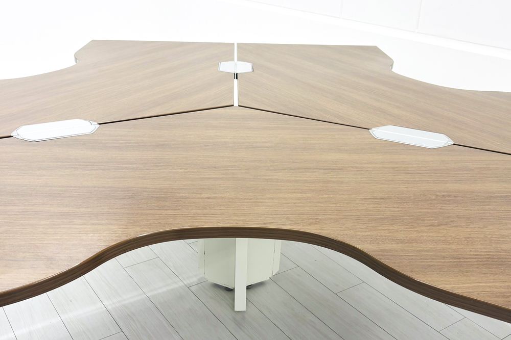 【3台セット】 オカムラ ブーメランデスク 120° 1100mm 中古 事務机 中古オフィス家具 ダークブラウン系色の画像