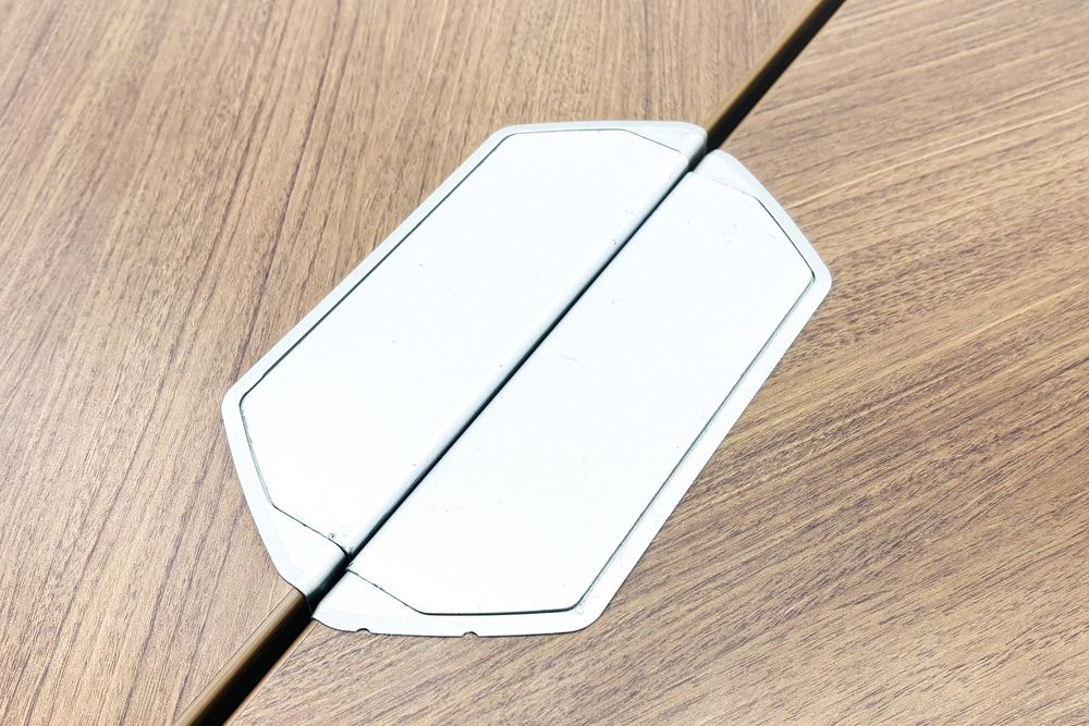【3台セット】 オカムラ ブーメランデスク 120° 1100mm 中古 事務机 中古オフィス家具 ダークブラウン系色の画像