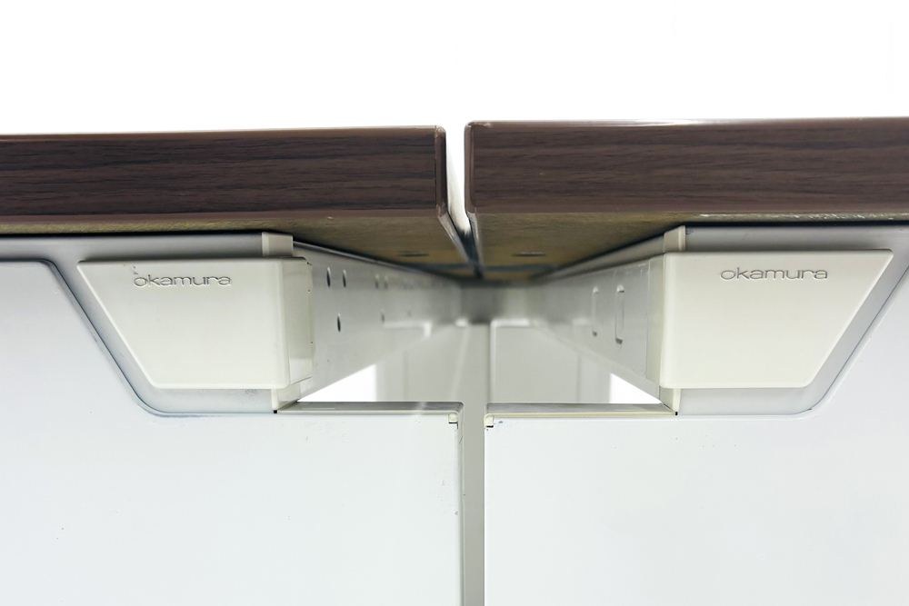 【3台セット】 オカムラ ブーメランデスク 120° 1100mm 中古 事務机 中古オフィス家具 ダークブラウン系色の画像