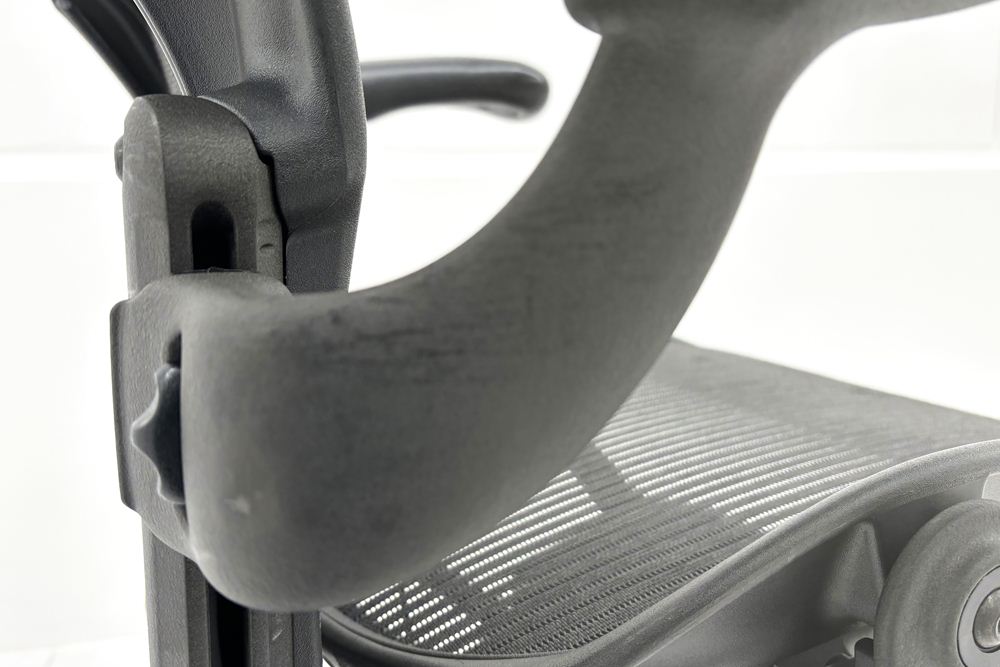 Herman Miller Aeron Chairs アーロンチェア 中古 Bサイズ フル装備 ハーマンミラー 中古オフィス家具 肘ダイヤル シリンダー交換済みの画像