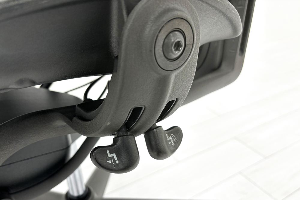 Herman Miller Aeron Chairs アーロンチェア 中古 Bサイズ フル装備 ハーマンミラー 中古オフィス家具 肘ダイヤル シリンダー交換済みの画像