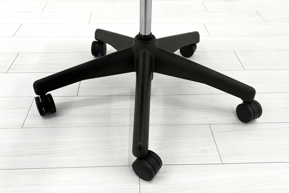 Herman Miller Aeron Chairs アーロンチェア 中古 Bサイズ フル装備 ハーマンミラー 中古オフィス家具 肘ダイヤル シリンダー交換済みの画像