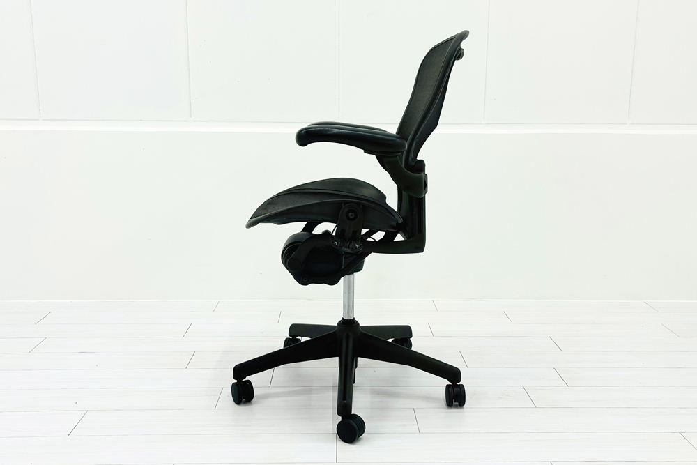 Herman Miller Aeron Chairs アーロンチェア 中古 Bサイズ フル装備 ハーマンミラー 中古オフィス家具 肘ダイヤル シリンダー交換済みの画像