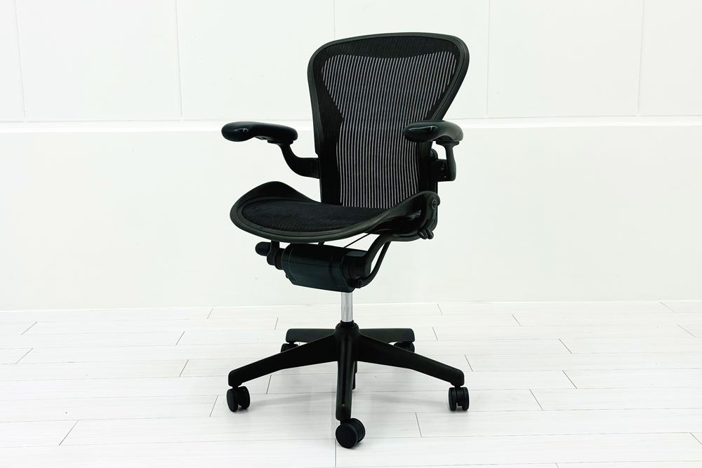 Herman Miller Aeron Chairs アーロンチェア 中古 Bサイズ フル装備 ハーマンミラー 中古オフィス家具 肘ダイヤル シリンダー交換済みの画像
