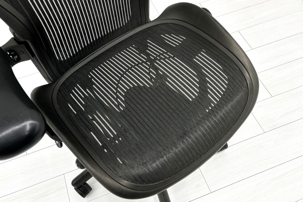 Herman Miller Aeron Chairs アーロンチェア 中古 Bサイズ フル装備 ハーマンミラー 中古オフィス家具 肘ダイヤル シリンダー交換済みの画像