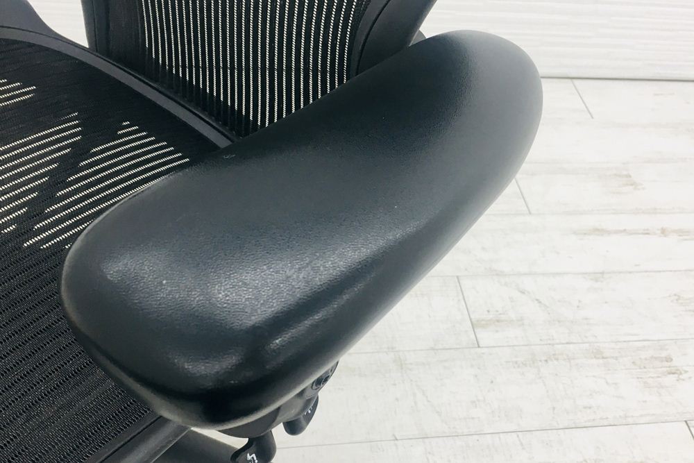 アーロンチェア 中古 Bサイズ フル装備 ハーマンミラー Herman Miller Aeron Chairs 中古オフィス家具 肘レバー シリンダー交換済みの画像