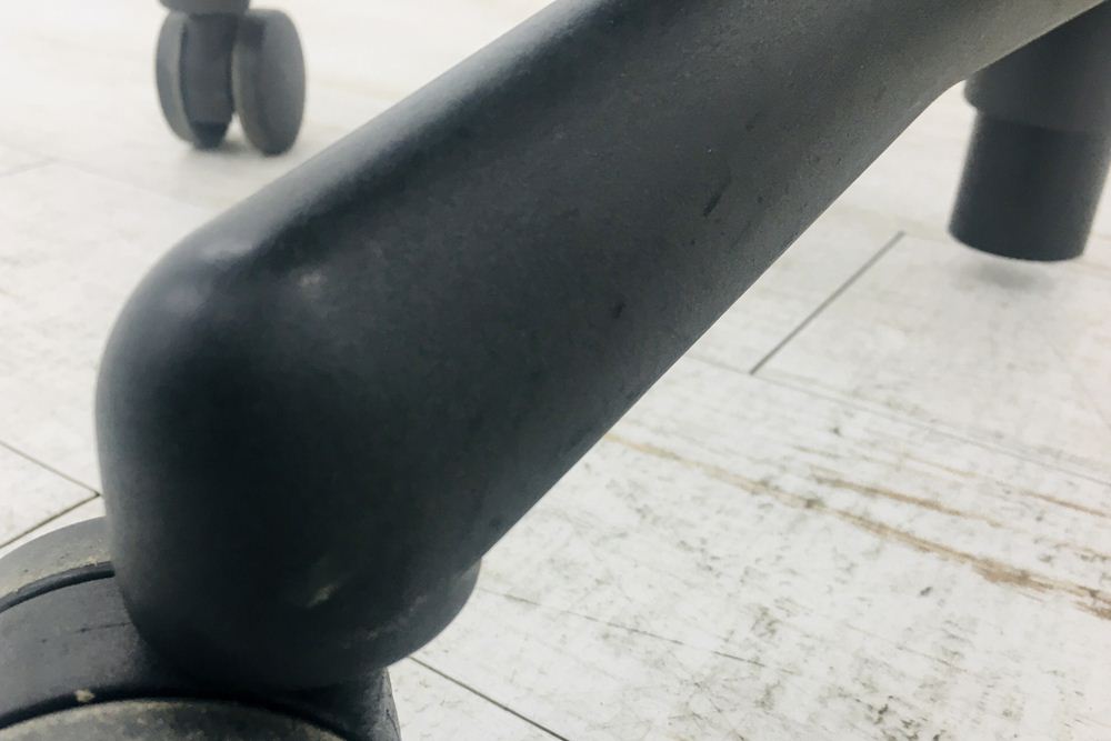 アーロンチェア 中古 Bサイズ フル装備 ハーマンミラー Herman Miller Aeron Chairs 中古オフィス家具 肘レバー シリンダー交換済みの画像