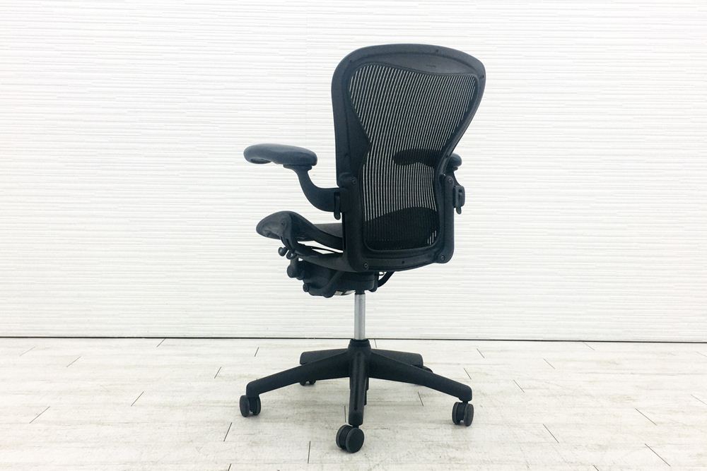 アーロンチェア 中古 Bサイズ フル装備 ハーマンミラー Herman Miller Aeron Chairs 中古オフィス家具 肘レバー シリンダー交換済みの画像
